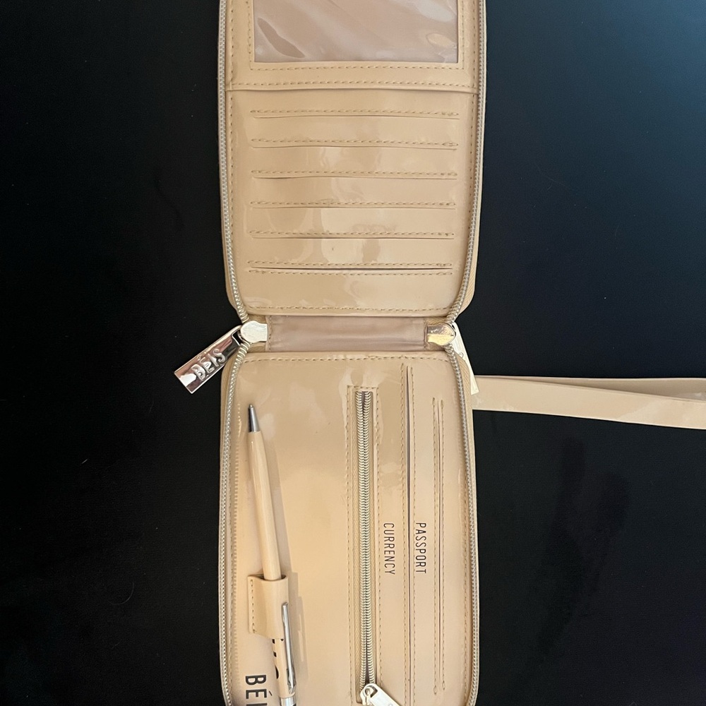 Beis Travel wallet